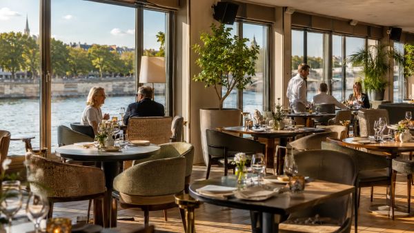 Restaurants sur la Seine dans le 7ème arrondissement de Paris